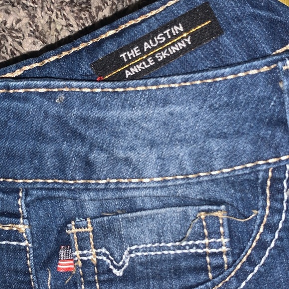 Girls Vigoss “the austin “ Red Embroidery size 10 - Picture 4 of 6